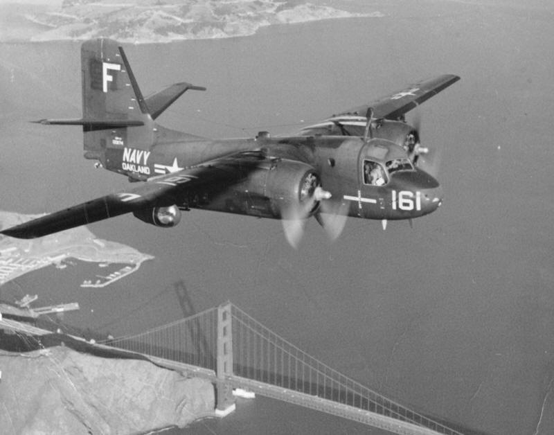 Oakland_Naval_Air_Reserve_Grumman_S2F-1_Trackers_in_flight_on_23_December_1956.jpg