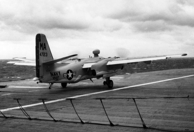S2F-1_of_VS-27_after_landing_on_USS_Tarawa_8CVS-40_c1959.jpg